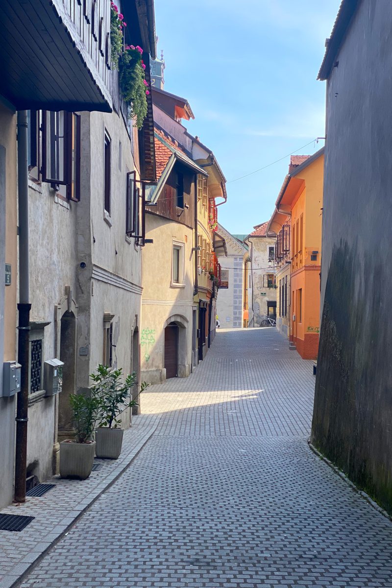 Charming streets Featuer2